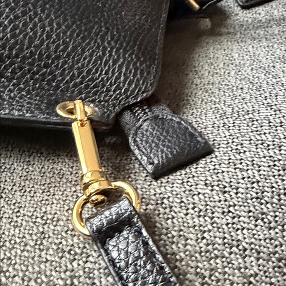 Lauren Ralph Lauren Black Leather Tote Bag – Like New - Picture 12 of 17